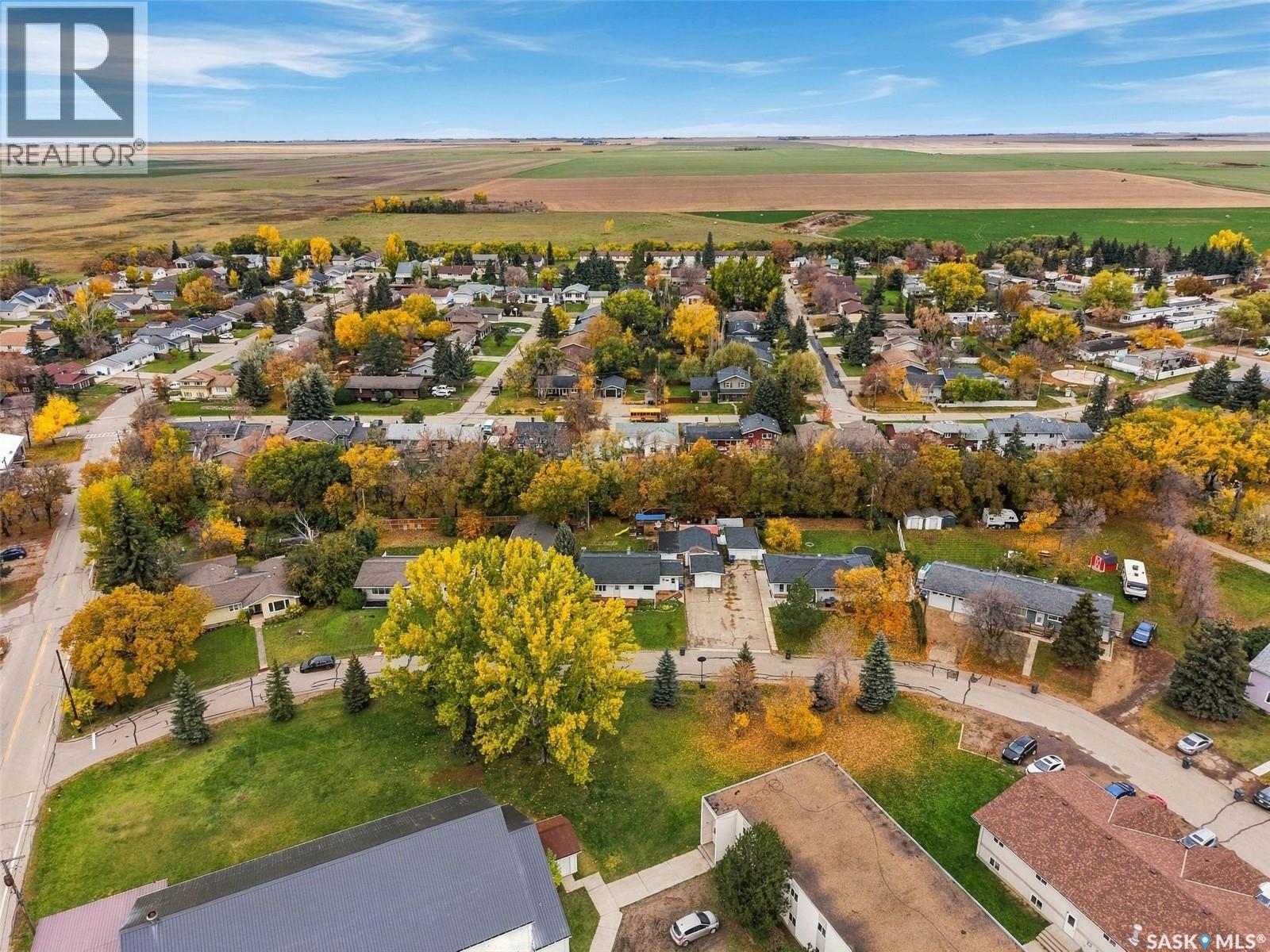 546 Elm CRESCENT - 64