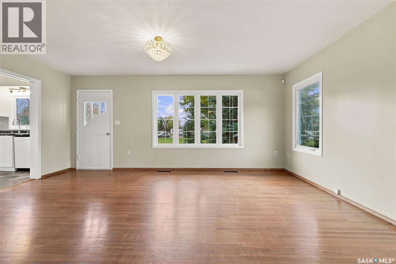 546 Elm CRESCENT, Caronport — photo 8