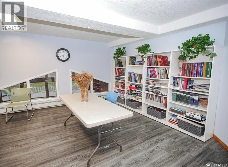 #127 325 Keevil CRESCENT - 41