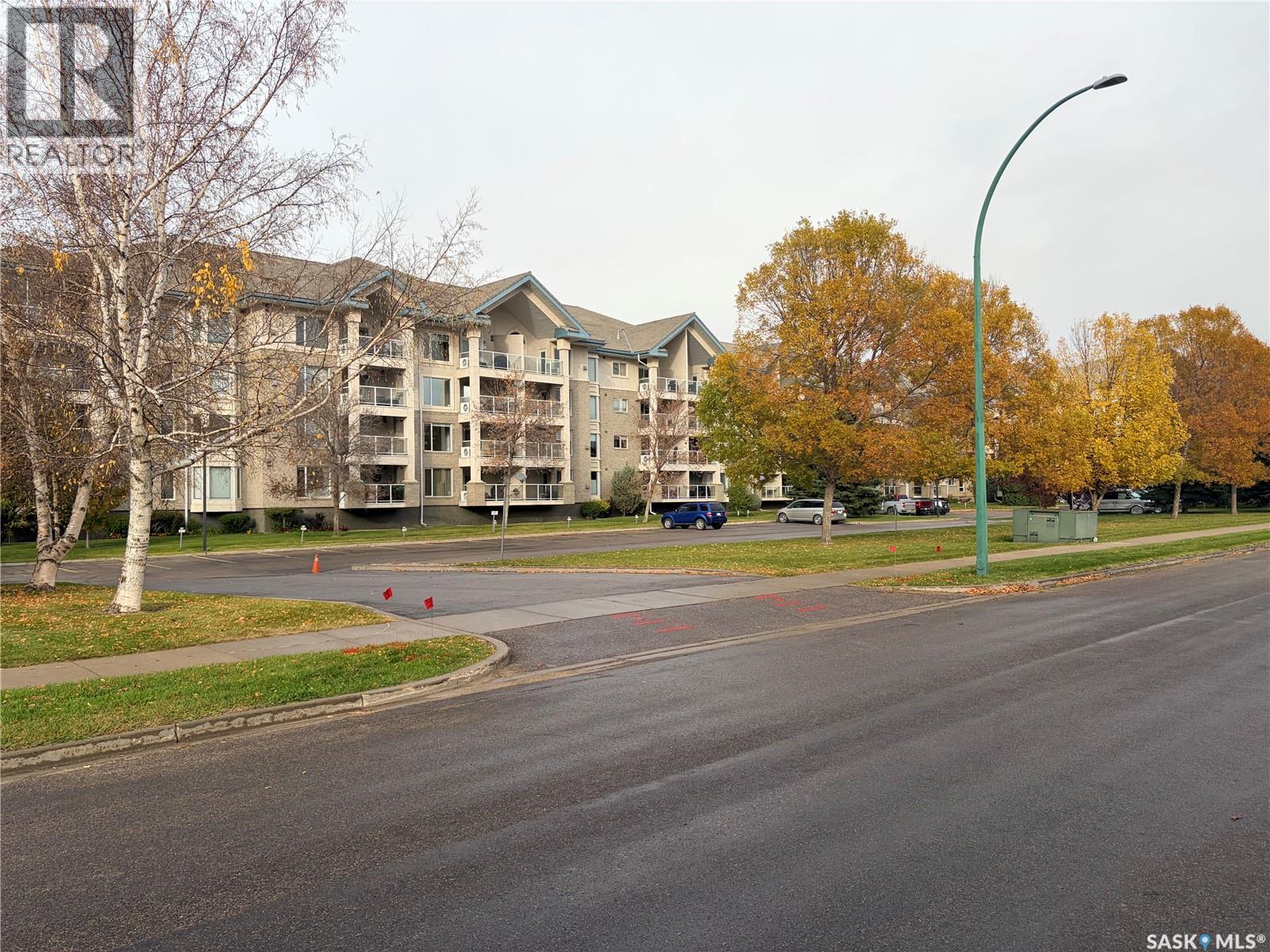 #127 325 Keevil CRESCENT - 46