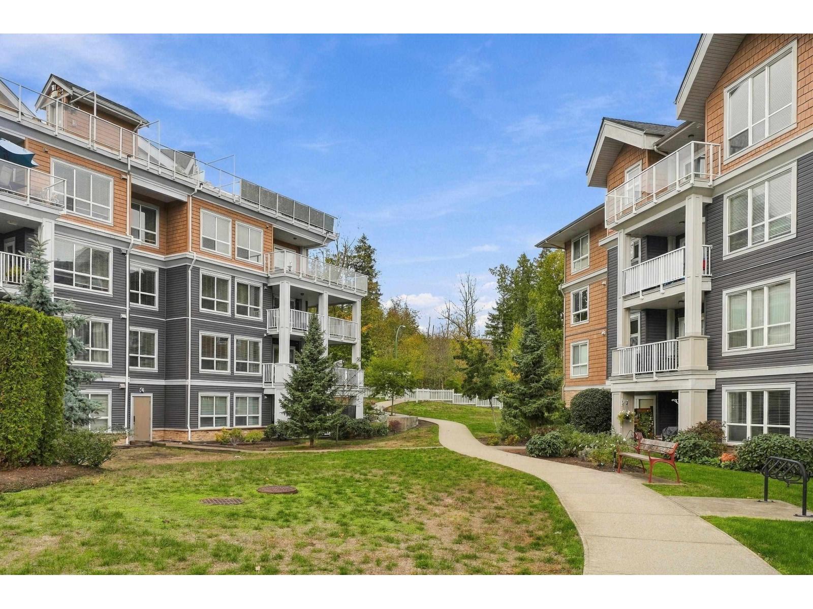 Photo of 408 6470 194 STREET 33