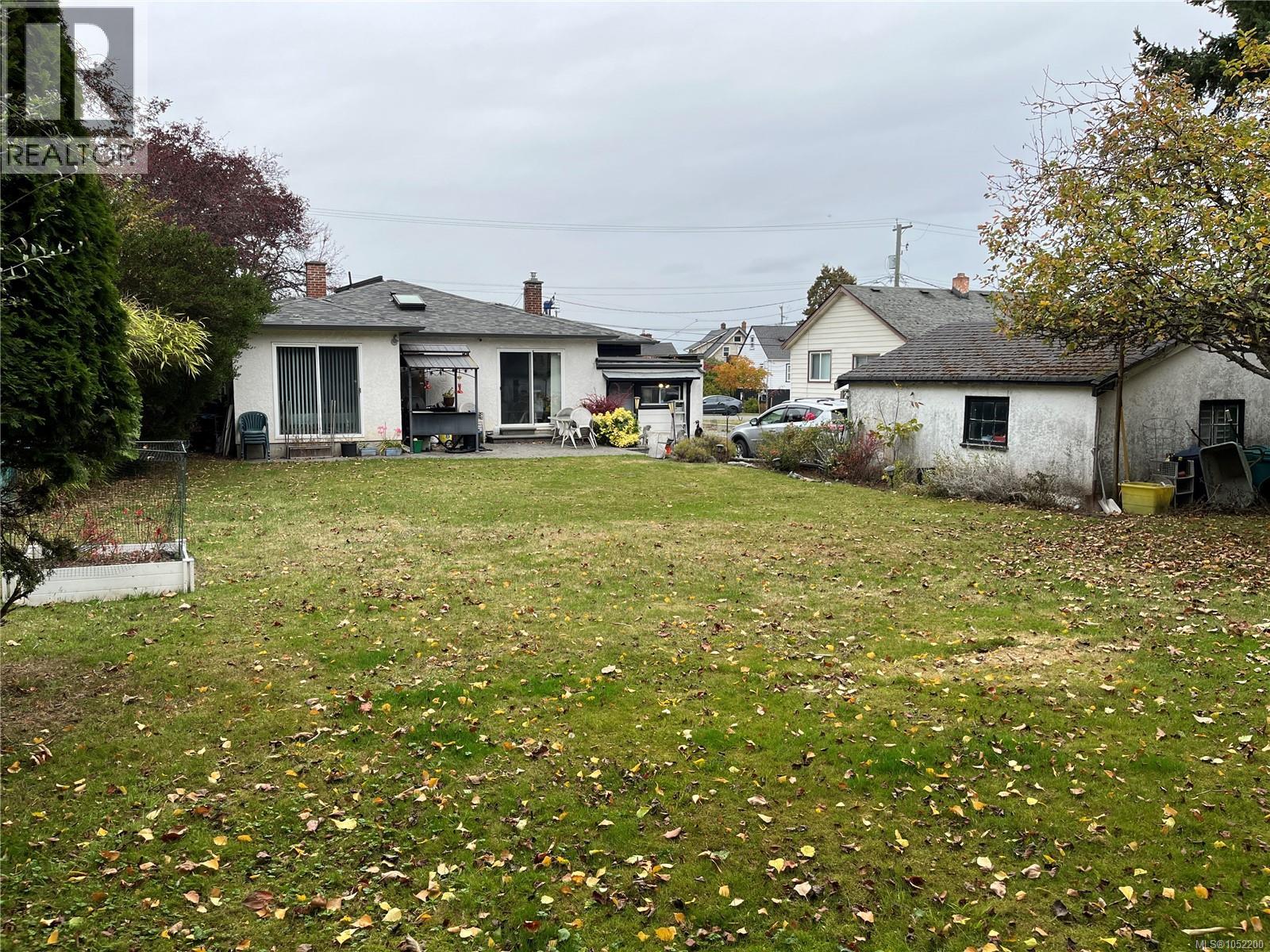 845 Old Esquimalt Rd - 11