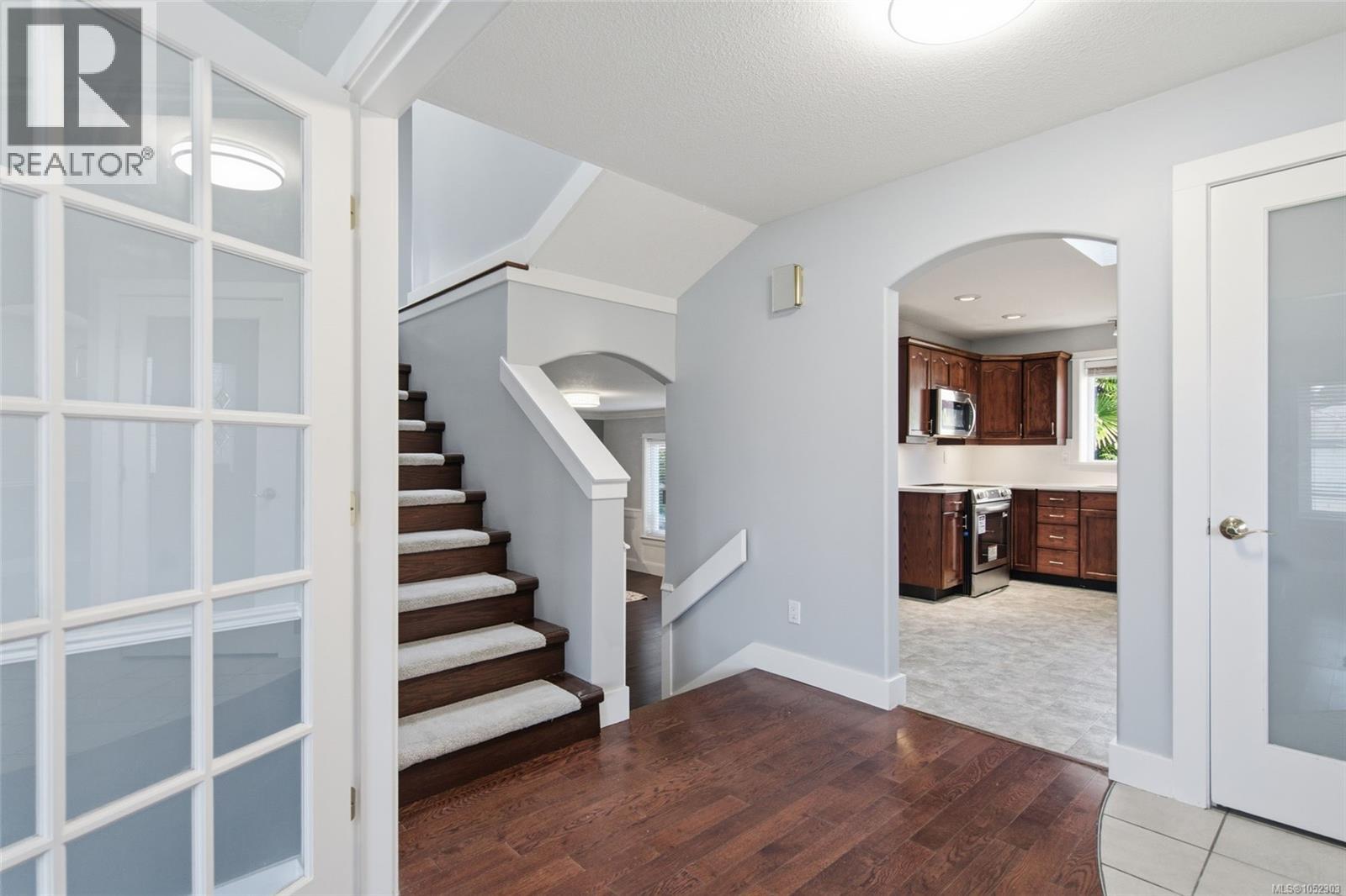 5999 Cathedral Cres - 8