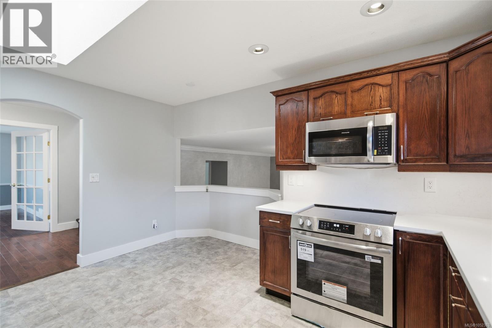 5999 Cathedral Cres - 12