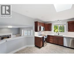Family room - 5999 Cathedral Cres, Nanaimo, BC V9T6B1 Photo 9