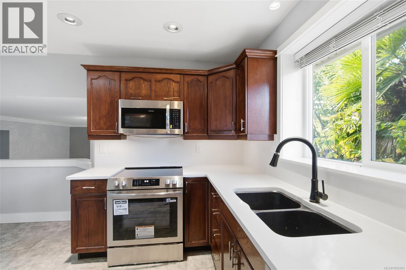 5999 Cathedral Cres - 11