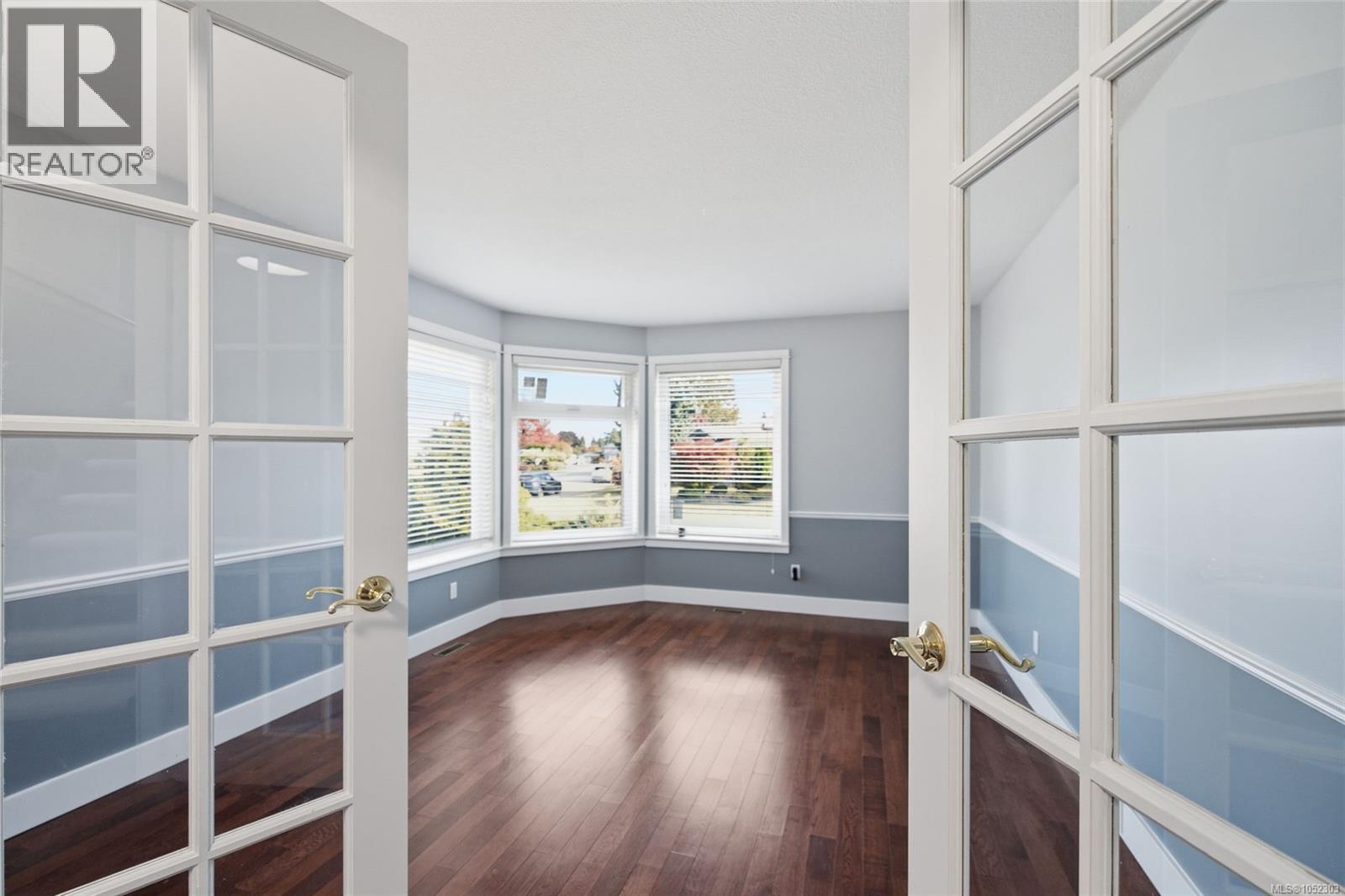 5999 Cathedral Cres - 6