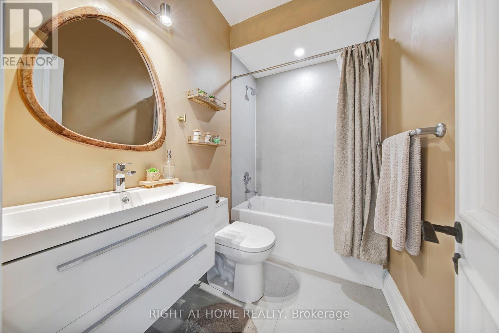 1017 Lorne Park Road — photo 29