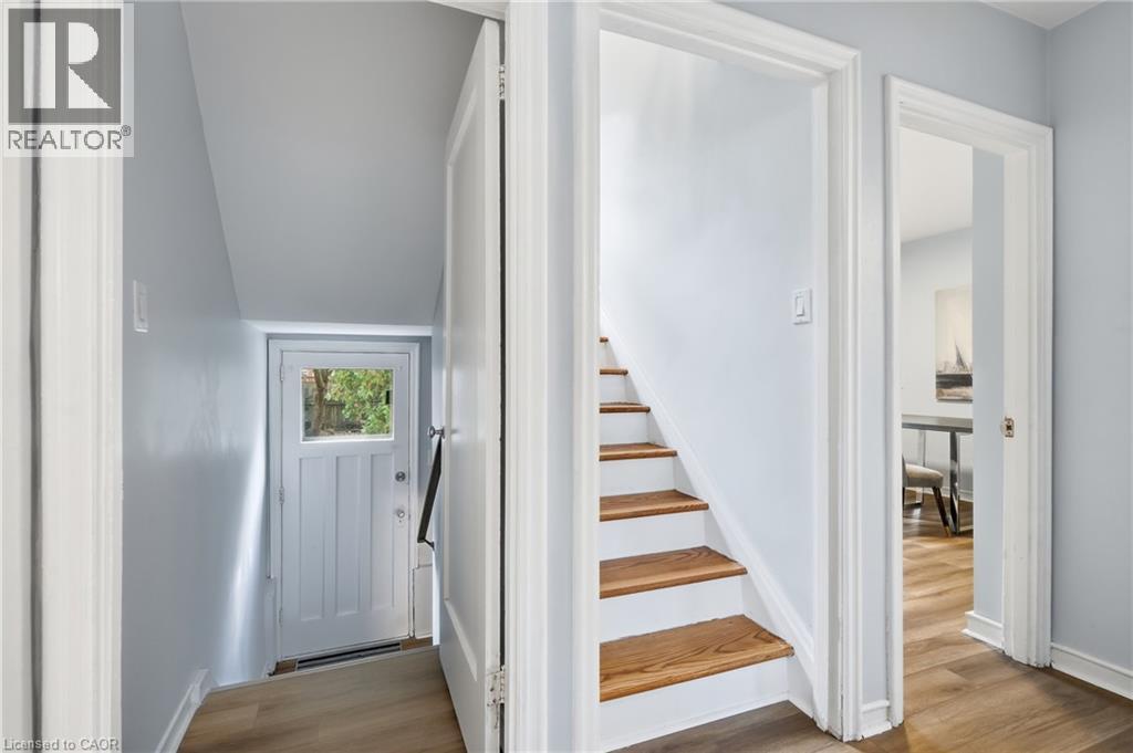 140 AUBURN Avenue, Hamilton — photo 10