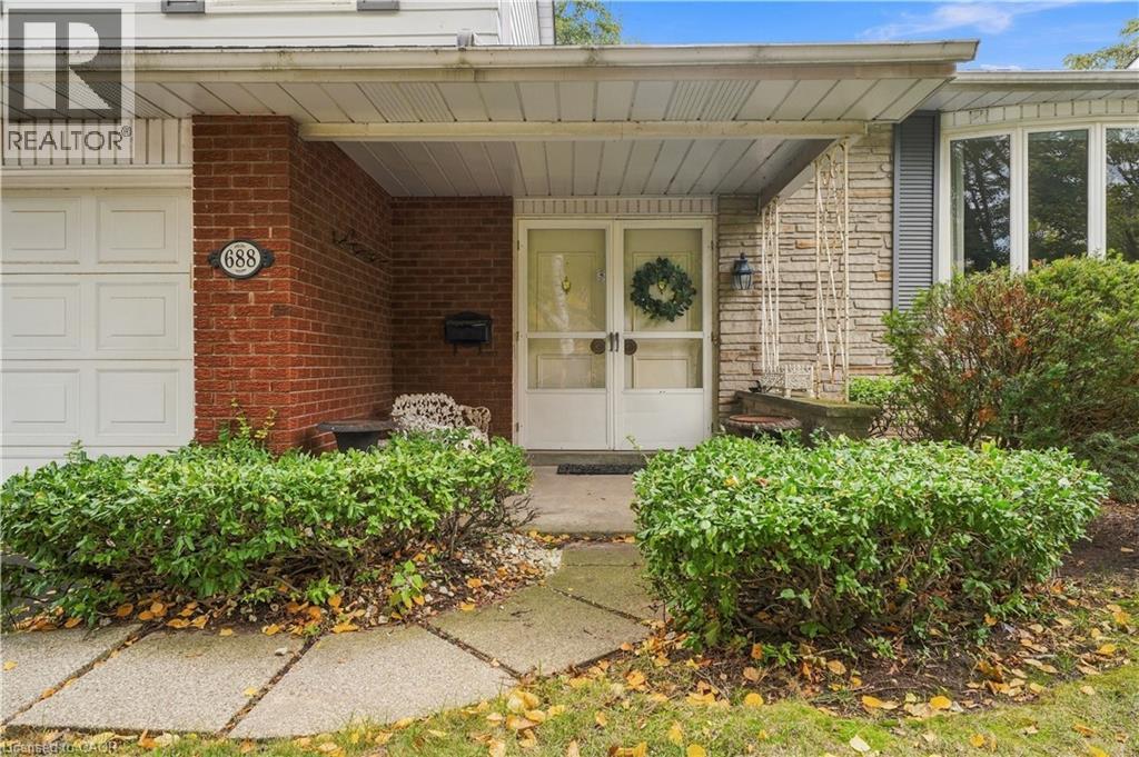 688 CHERRYWOOD Drive, Burlington — photo 5