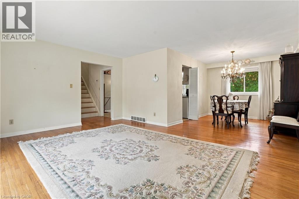 688 CHERRYWOOD Drive, Burlington — photo 8