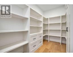 Living room - 427 Patterson Boulevard Sw, Calgary, AB T3H3N6 Photo 18