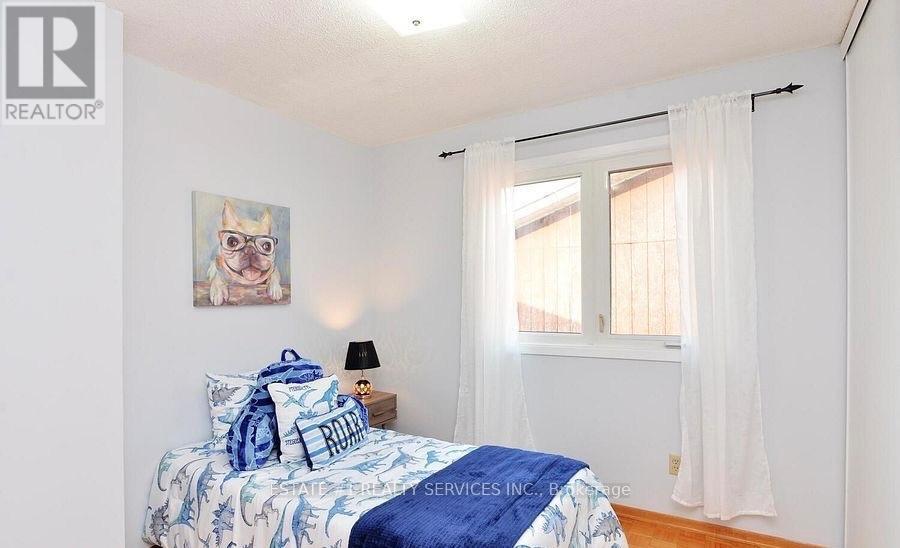 33 CAMBERLEY CRESCENT - 10