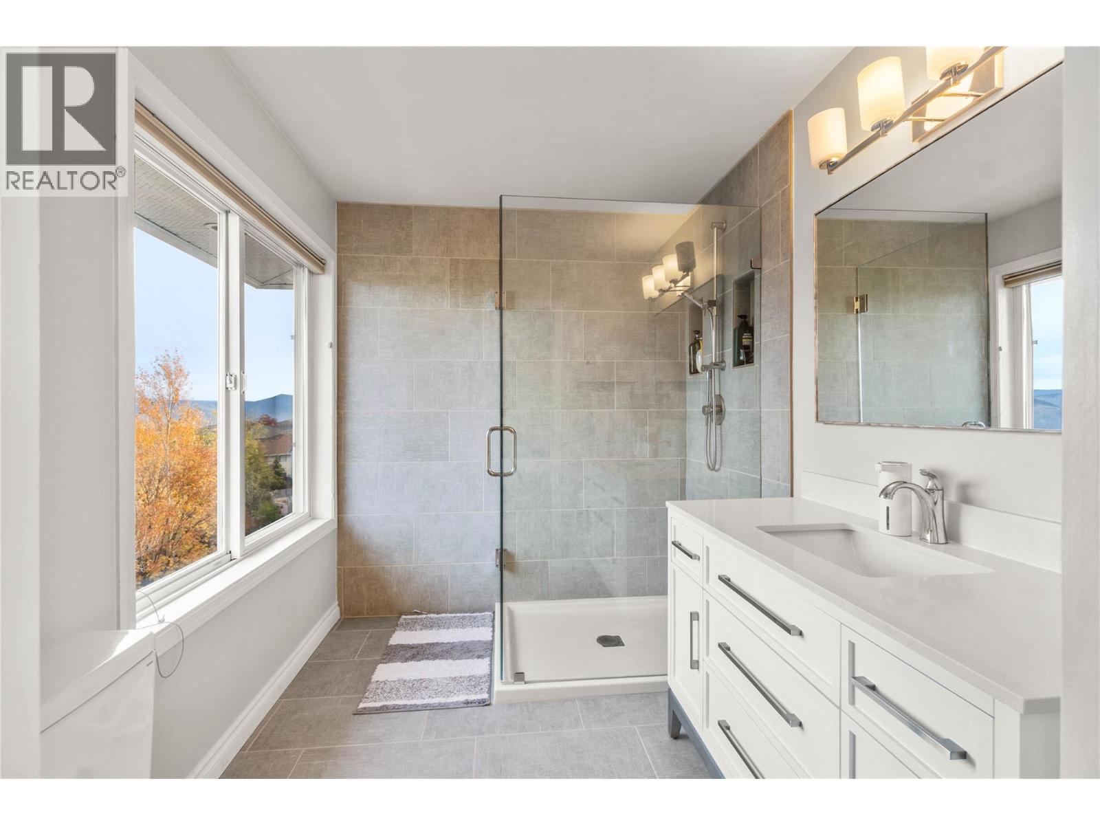 870 Regent Crescent - 16