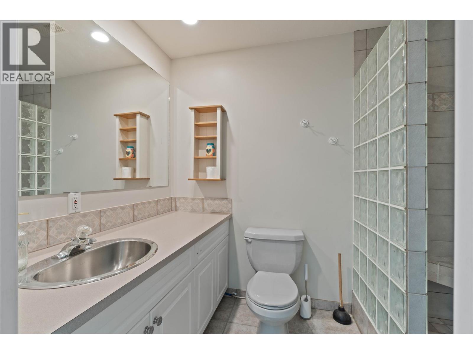 870 Regent Crescent - 27