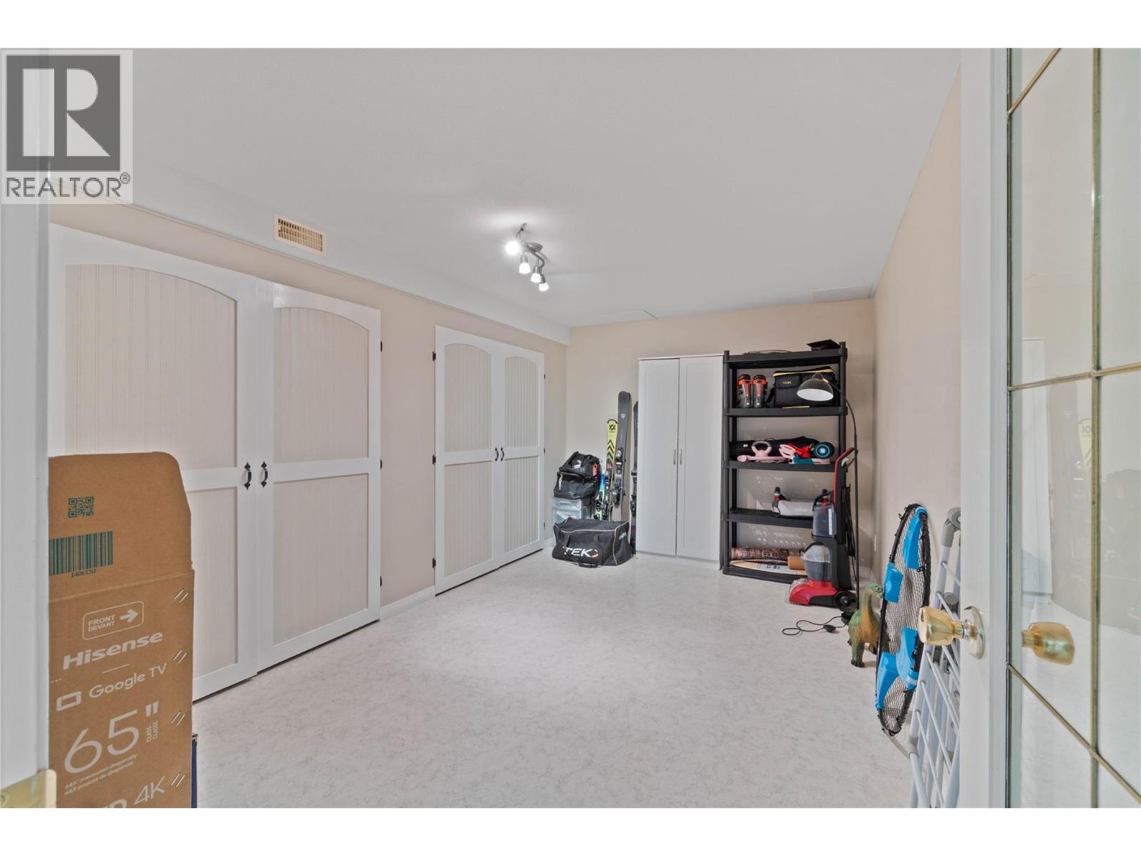870 Regent Crescent - 32