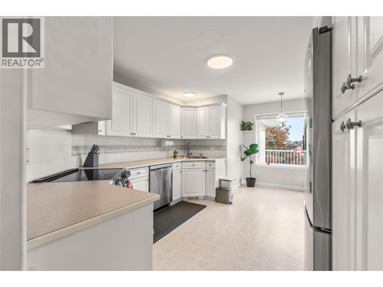 870 Regent Crescent - 5