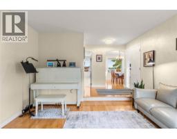 Primary Bedroom - 870 Regent Crescent, Kamloops, BC V1S1X1 Photo 13