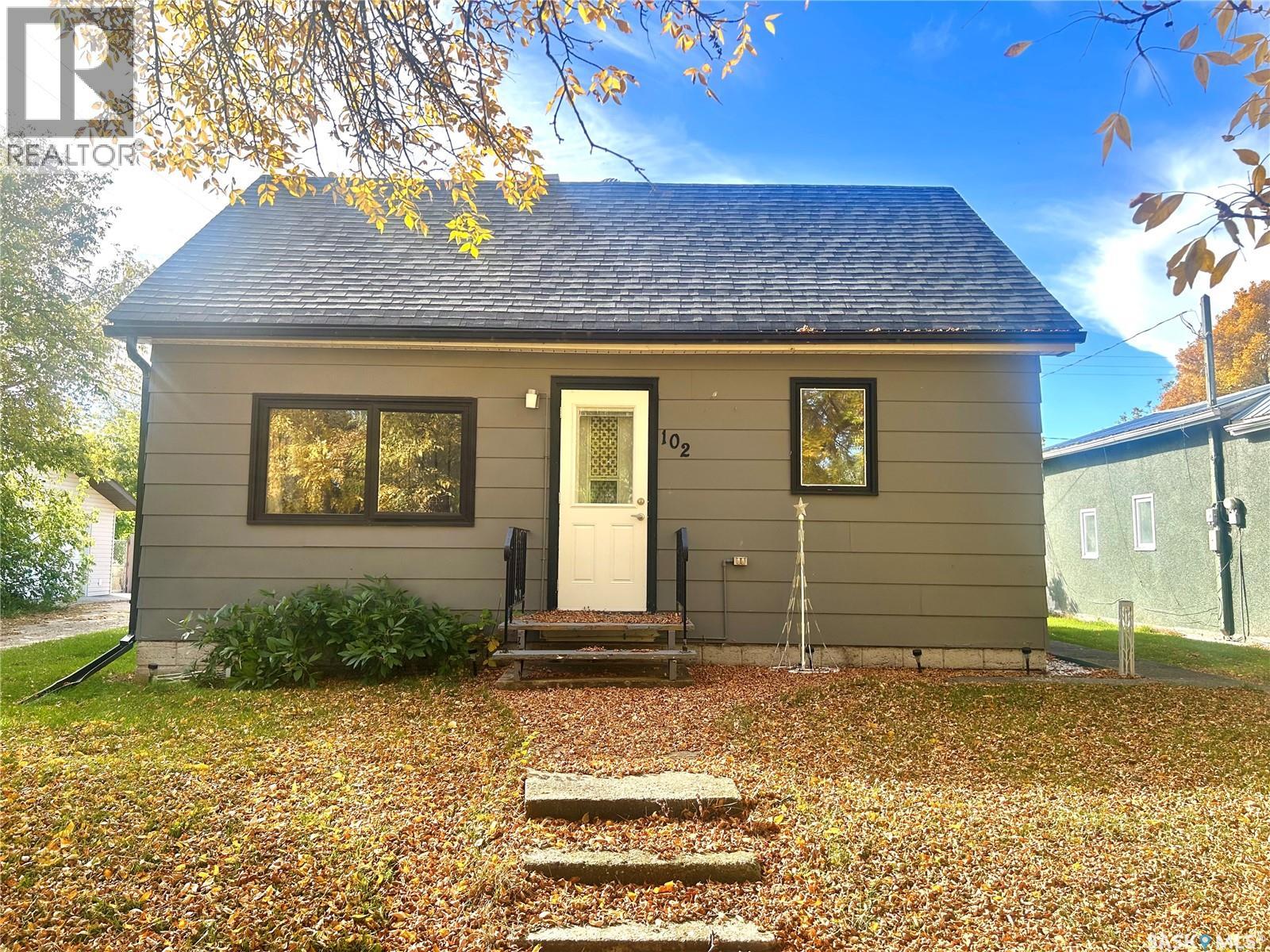 102 Mckendre STREET, Dysart — photo 2