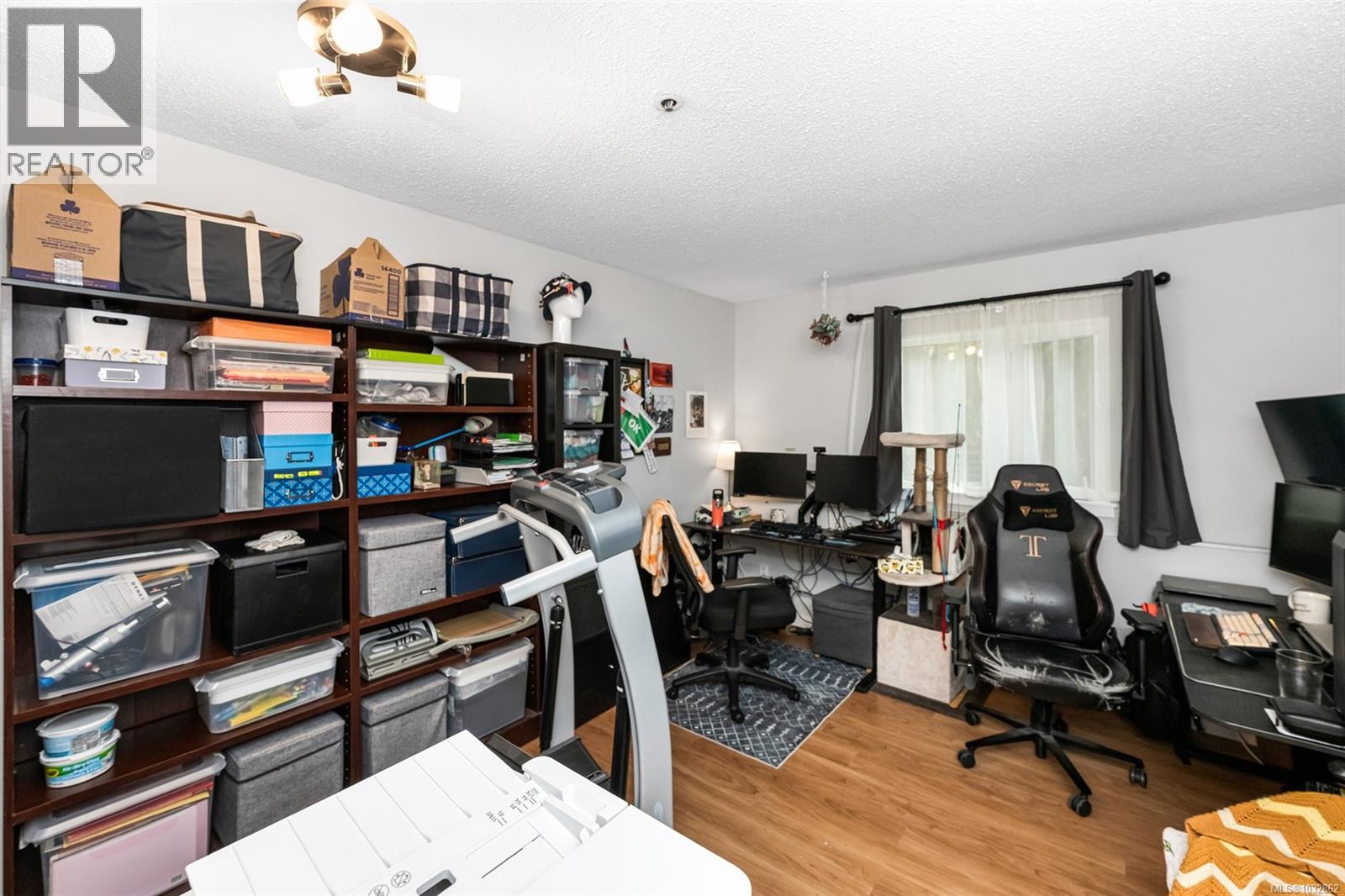 8 949 Cloverdale Avenue, Saanich
