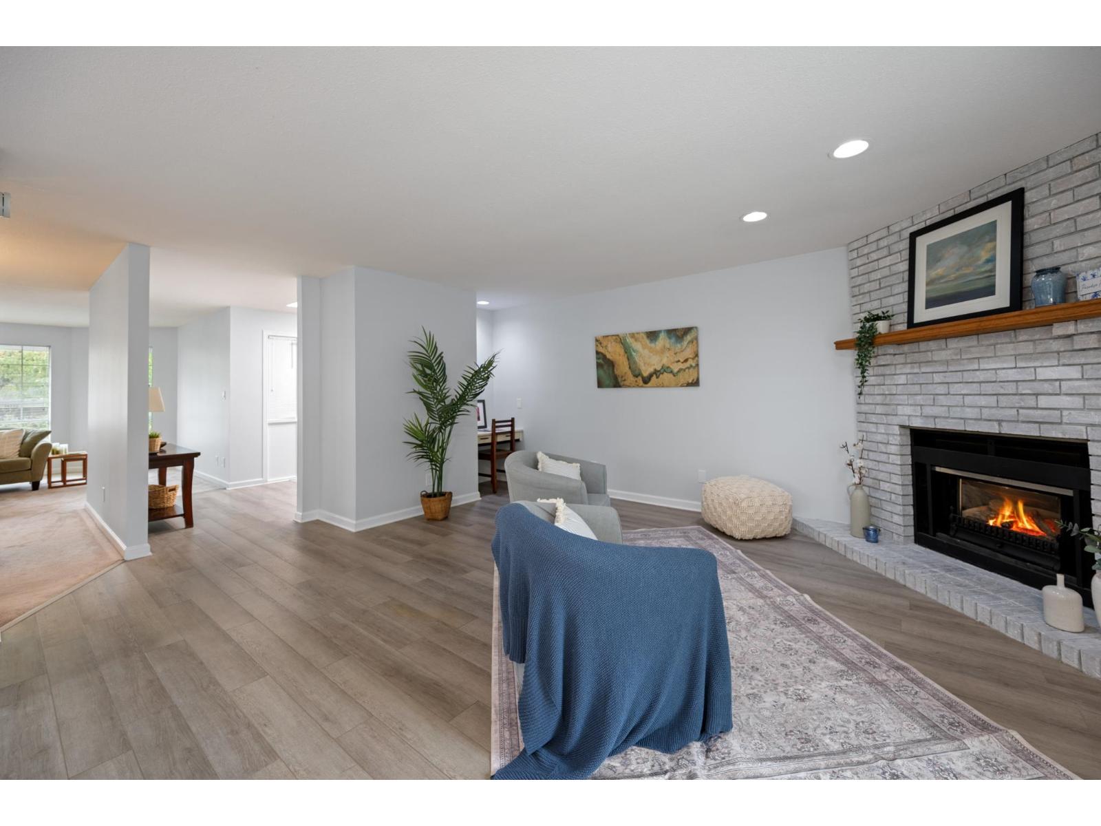 Photo of 14129 16A AVENUE 24