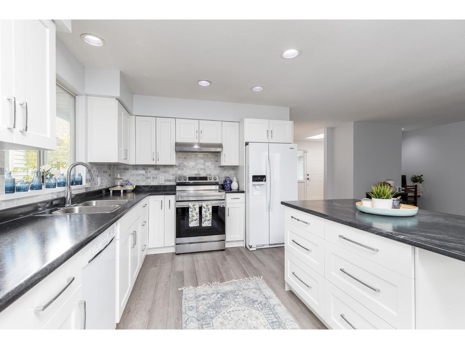 Photo of 14129 16A AVENUE 17