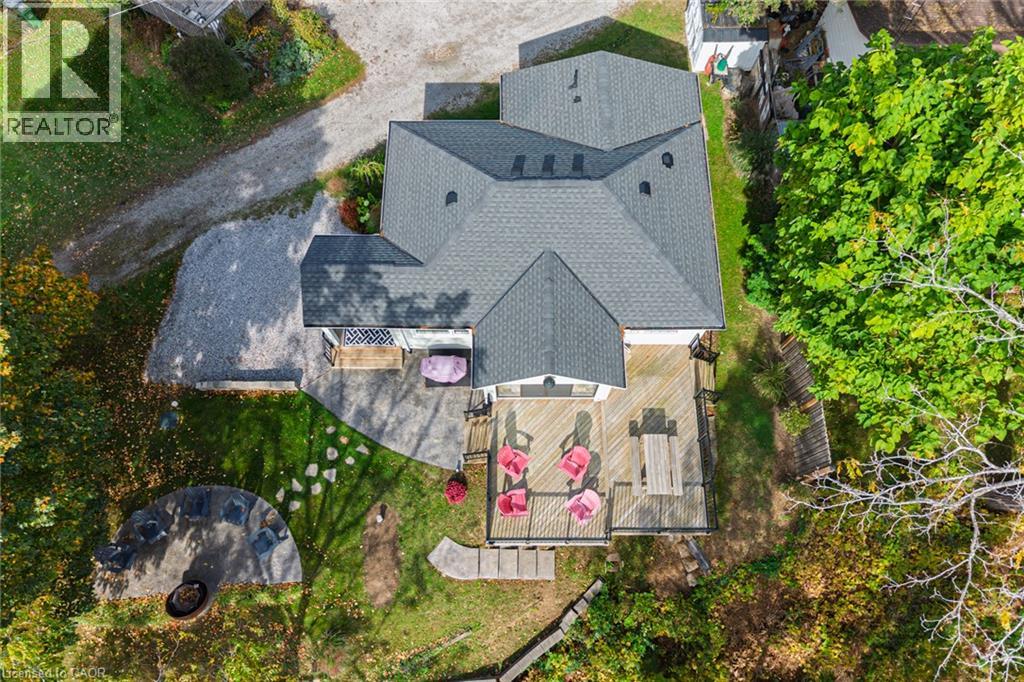 46 KING Street S - 32