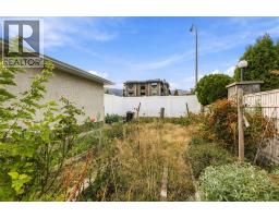 Primary Bedroom - 153 Yorkton Avenue, Penticton, BC V2A3V3 Photo 7