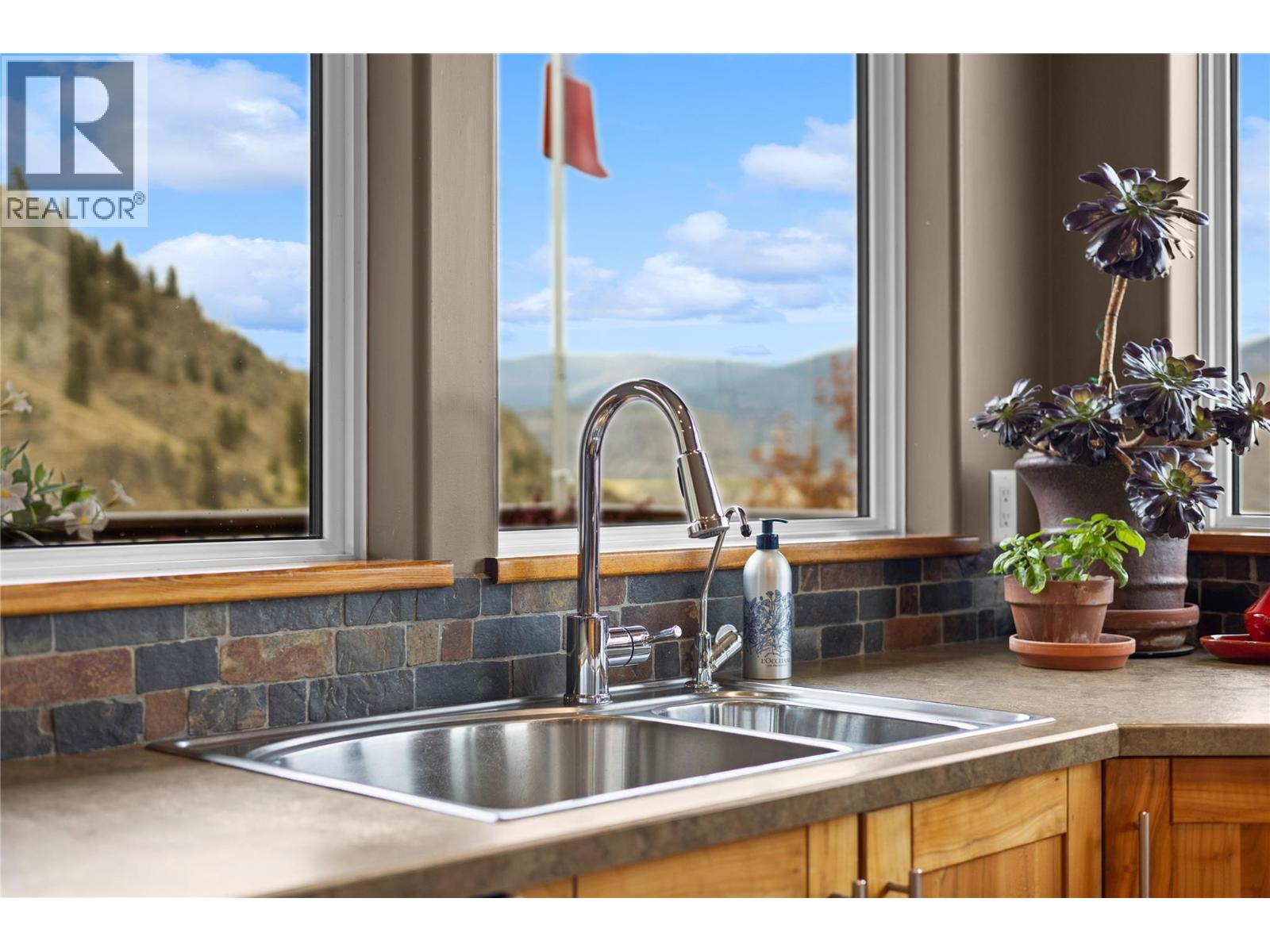  594 Wilson Mountain Road, Oliver