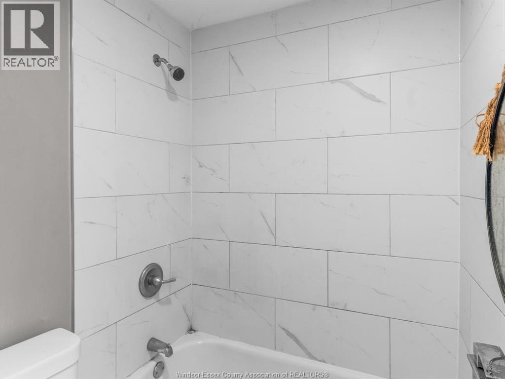 446 Wyandotte Street West — photo 14