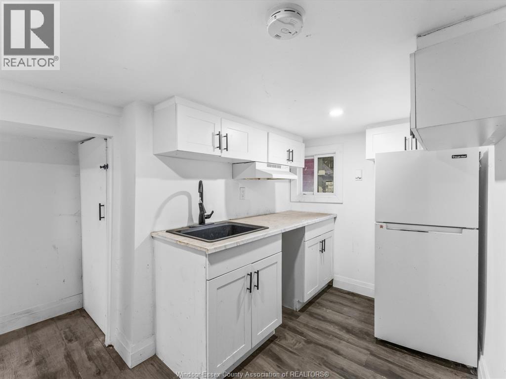 446 Wyandotte Street West — photo 17