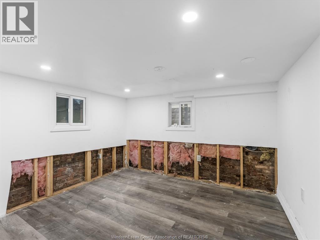 446 Wyandotte Street West — photo 19