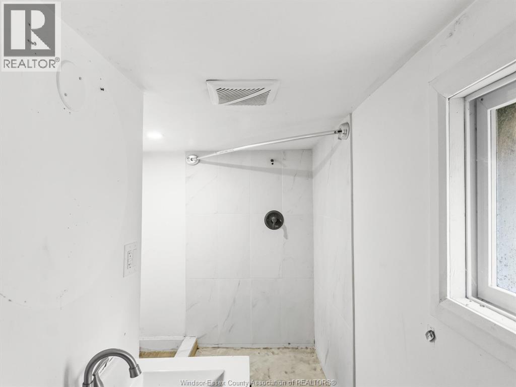 446 Wyandotte Street West — photo 20