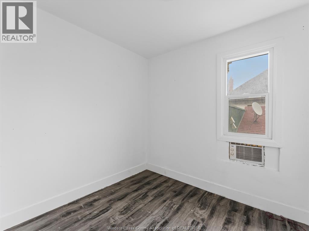 446 Wyandotte Street West — photo 26