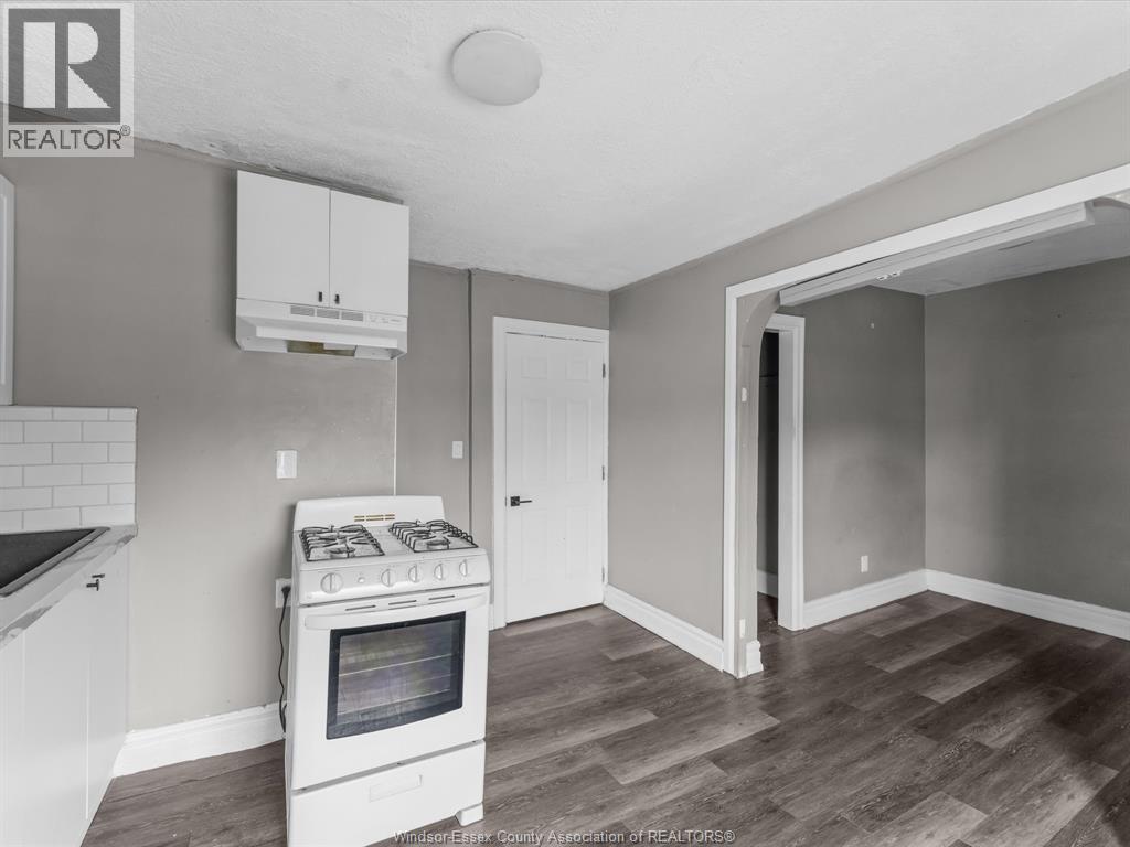 446 Wyandotte Street West — photo 27