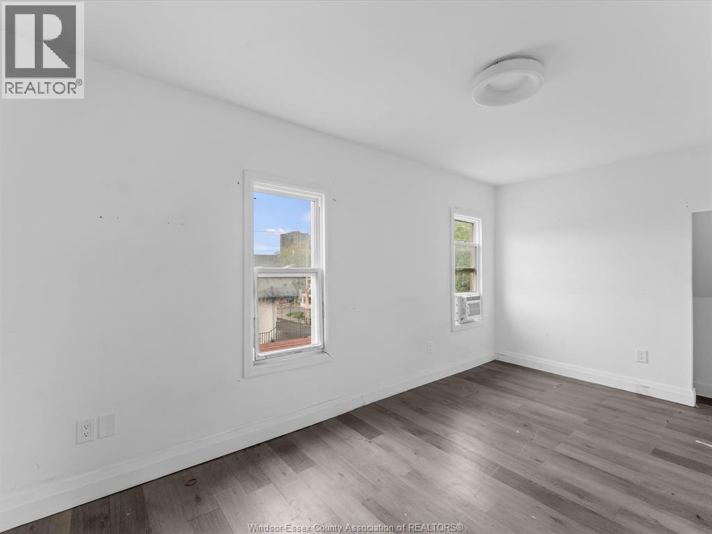 446 Wyandotte Street West — photo 34