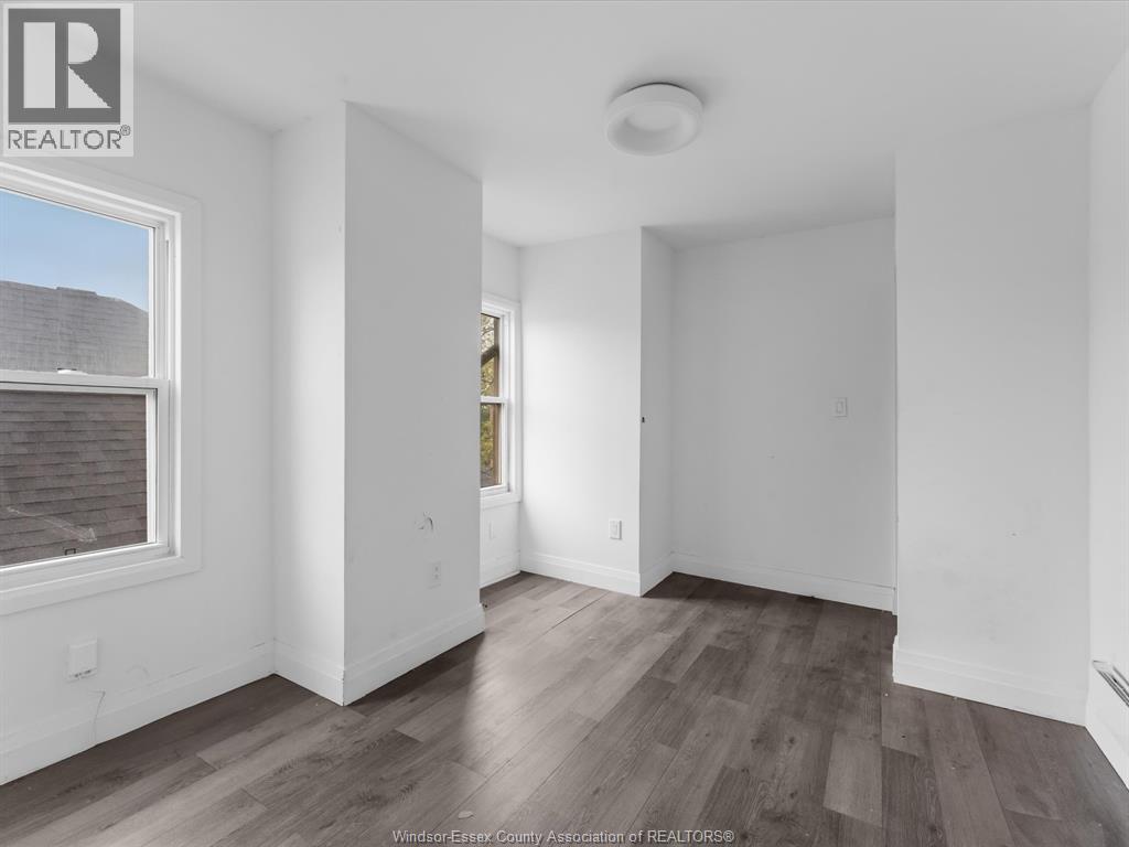 446 Wyandotte Street West — photo 36