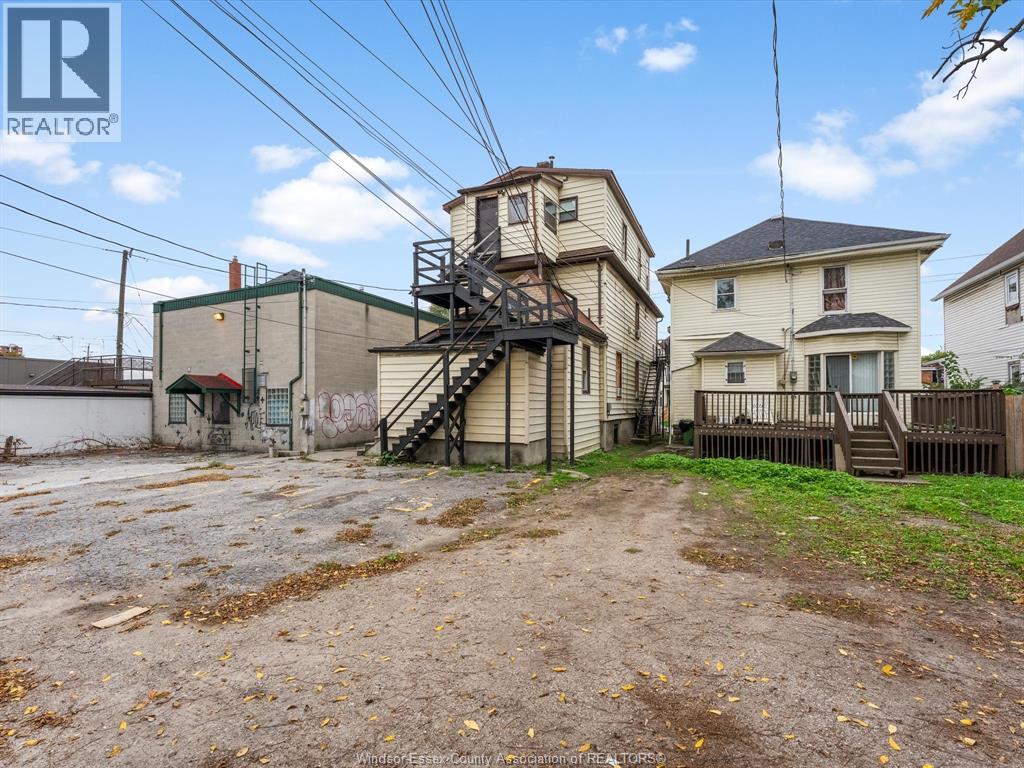446 Wyandotte Street West — photo 41