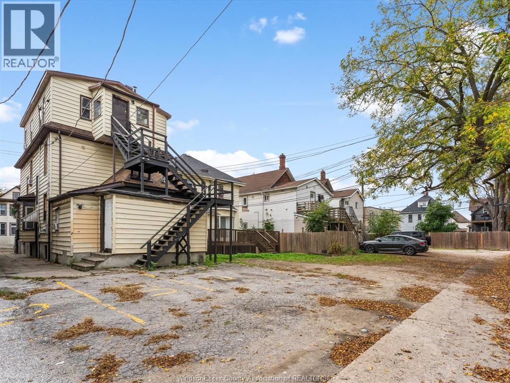 446 Wyandotte Street West — photo 43