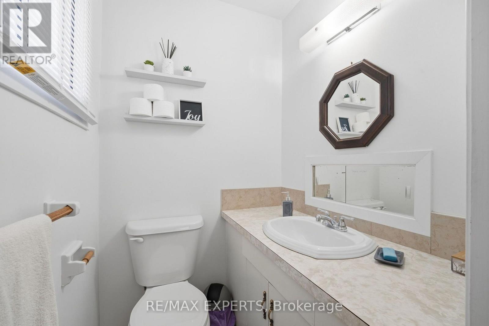 331 King Street East — photo 21