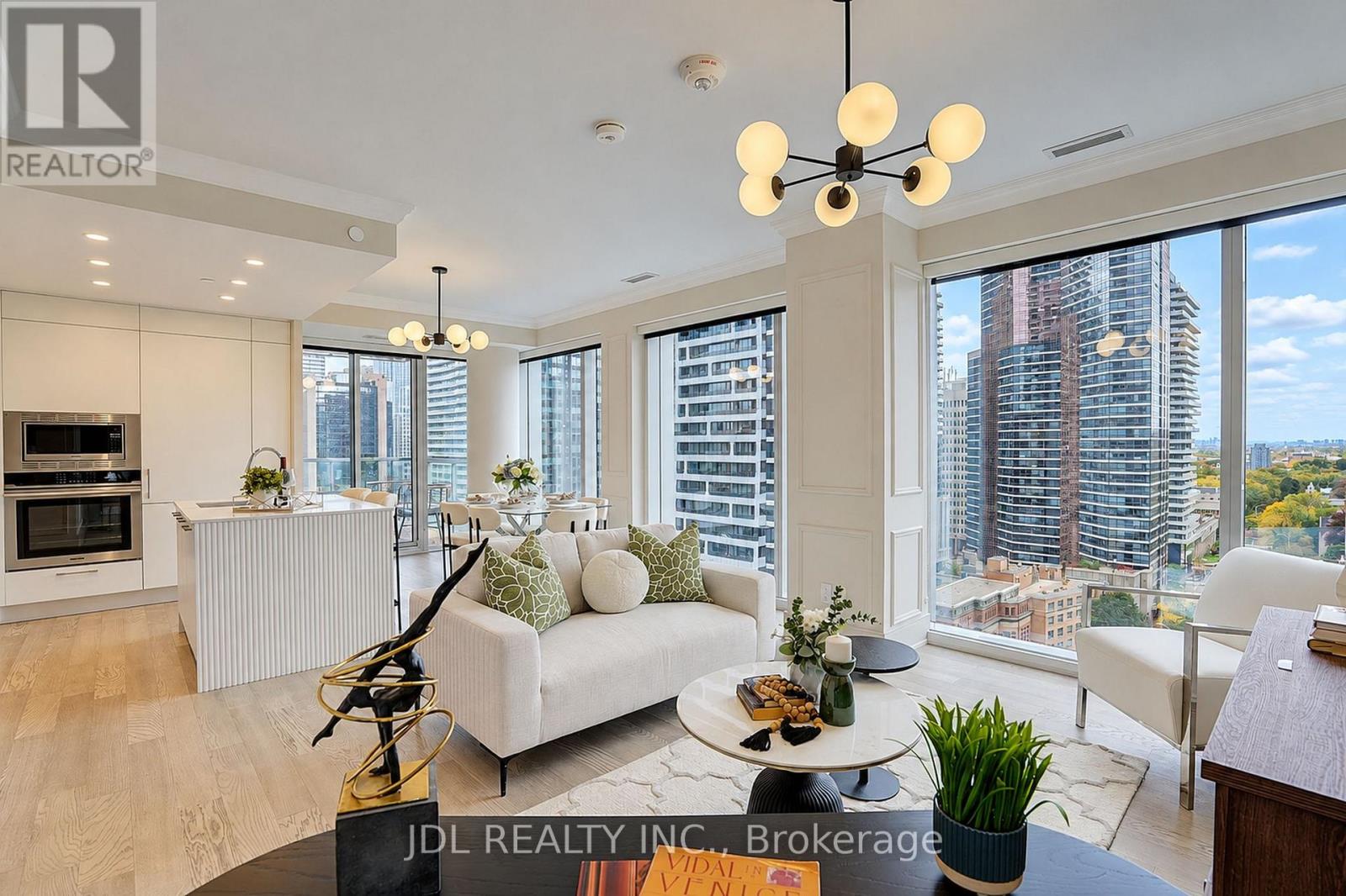 #1615 1 GLOUCESTER STREET - 19