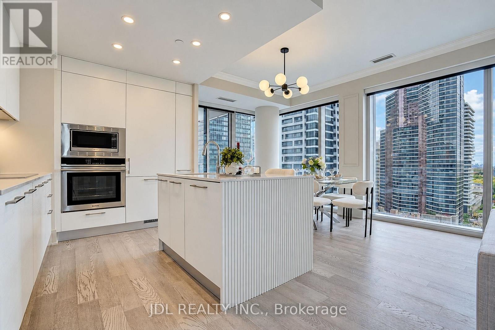#1615 1 GLOUCESTER STREET - 23