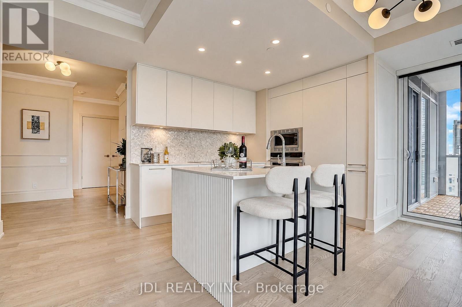 #1615 1 GLOUCESTER STREET - 26