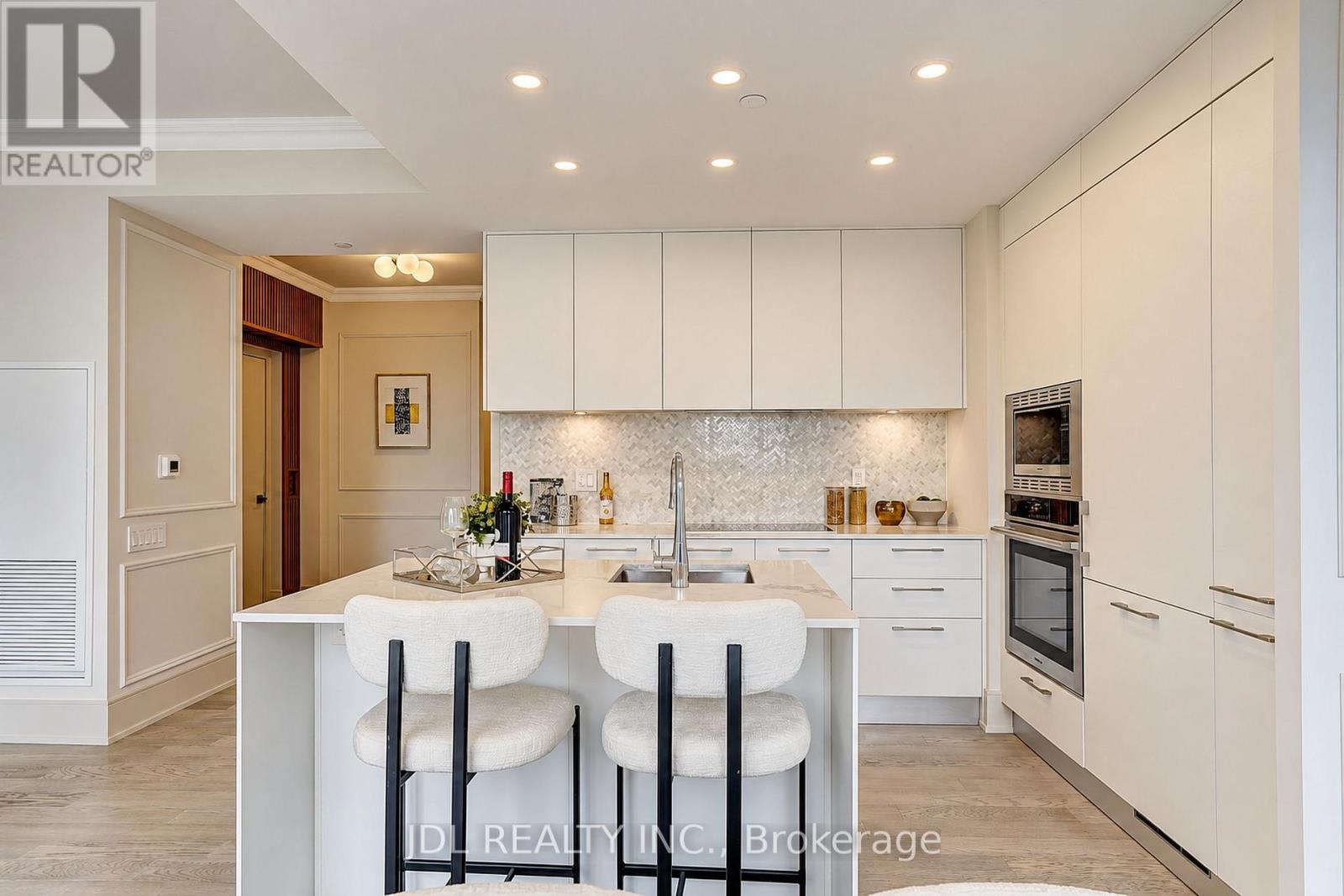 #1615 1 GLOUCESTER STREET - 27