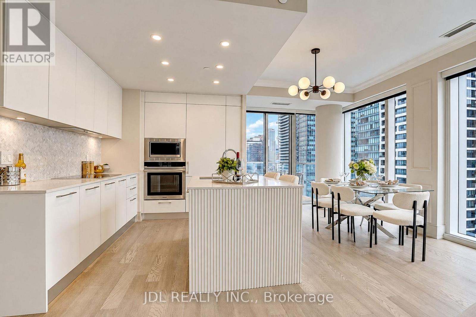 #1615 1 GLOUCESTER STREET - 28