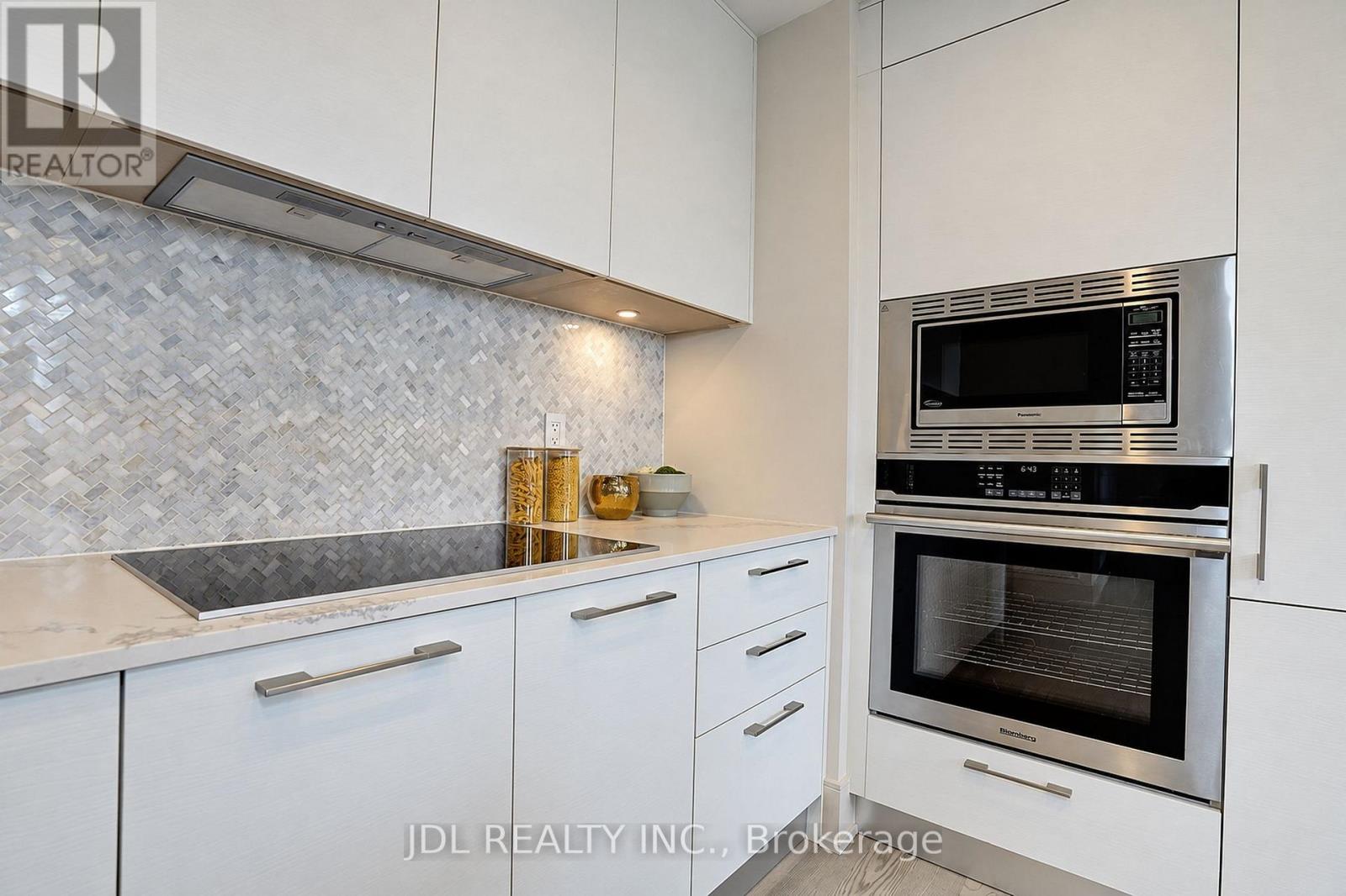 #1615 1 GLOUCESTER STREET - 29