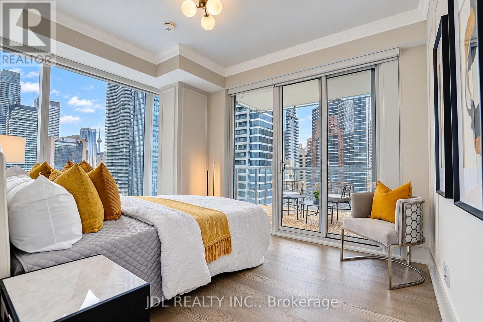 #1615 1 GLOUCESTER STREET - 33