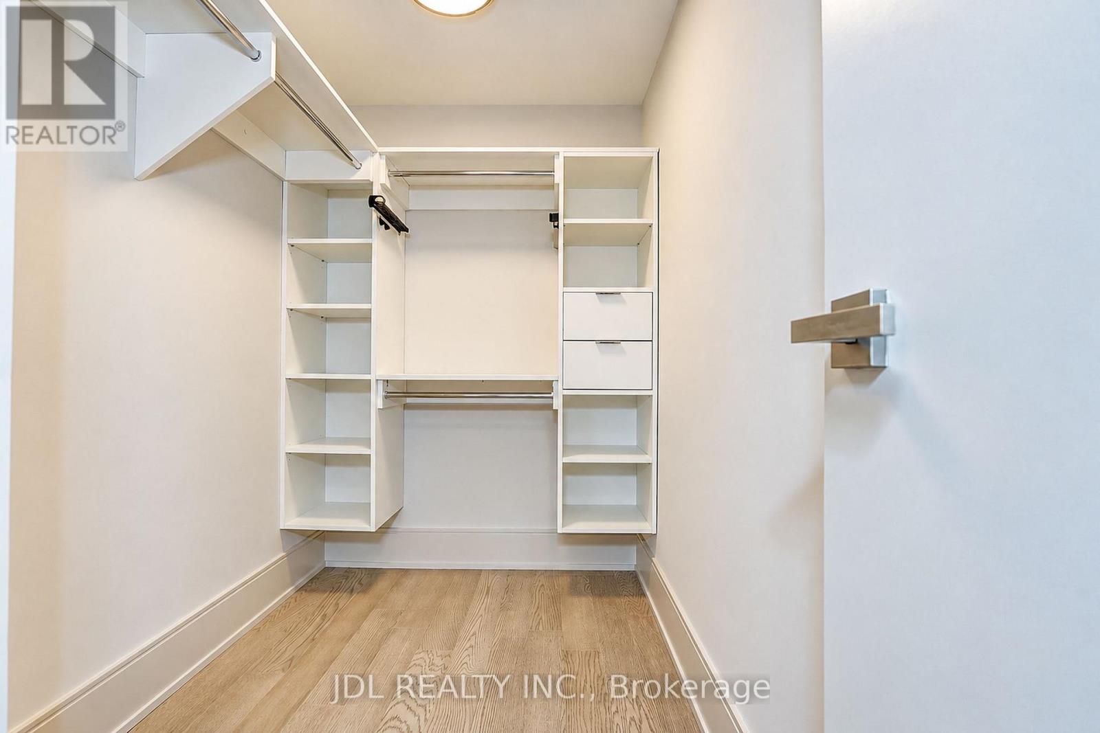 #1615 1 GLOUCESTER STREET - 35