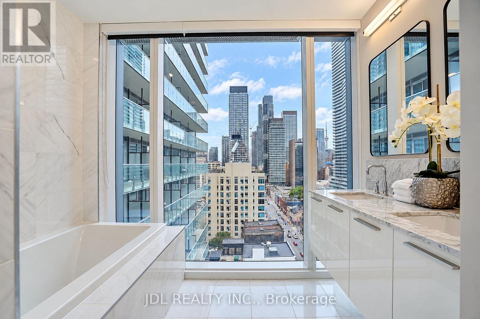 #1615 1 GLOUCESTER STREET - 36