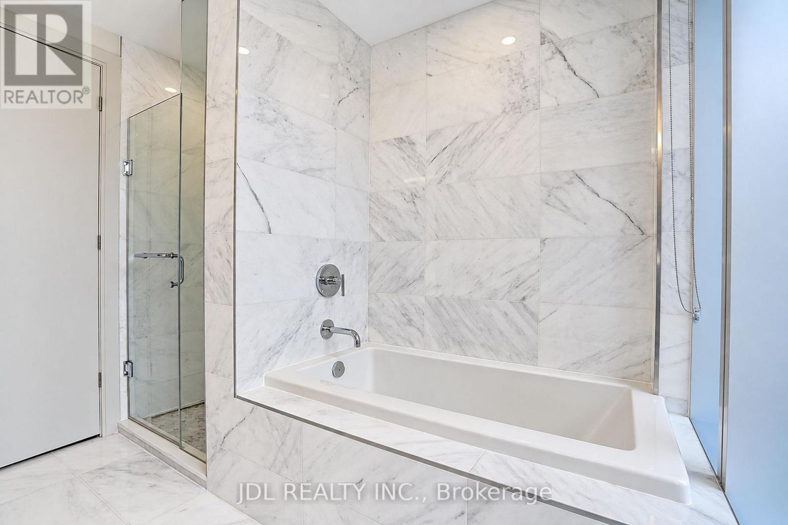 #1615 1 GLOUCESTER STREET - 37